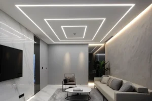 تصميم جبس بورد بسيط وأنيق لجبس السقف في غرفة معيشة بالرياض.